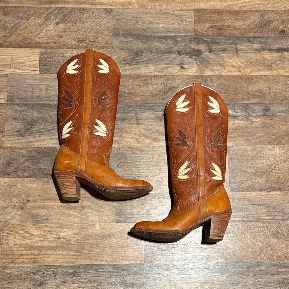 Dingo Tan and Cream Heeled Boots Size 7 1/2 Narrow
